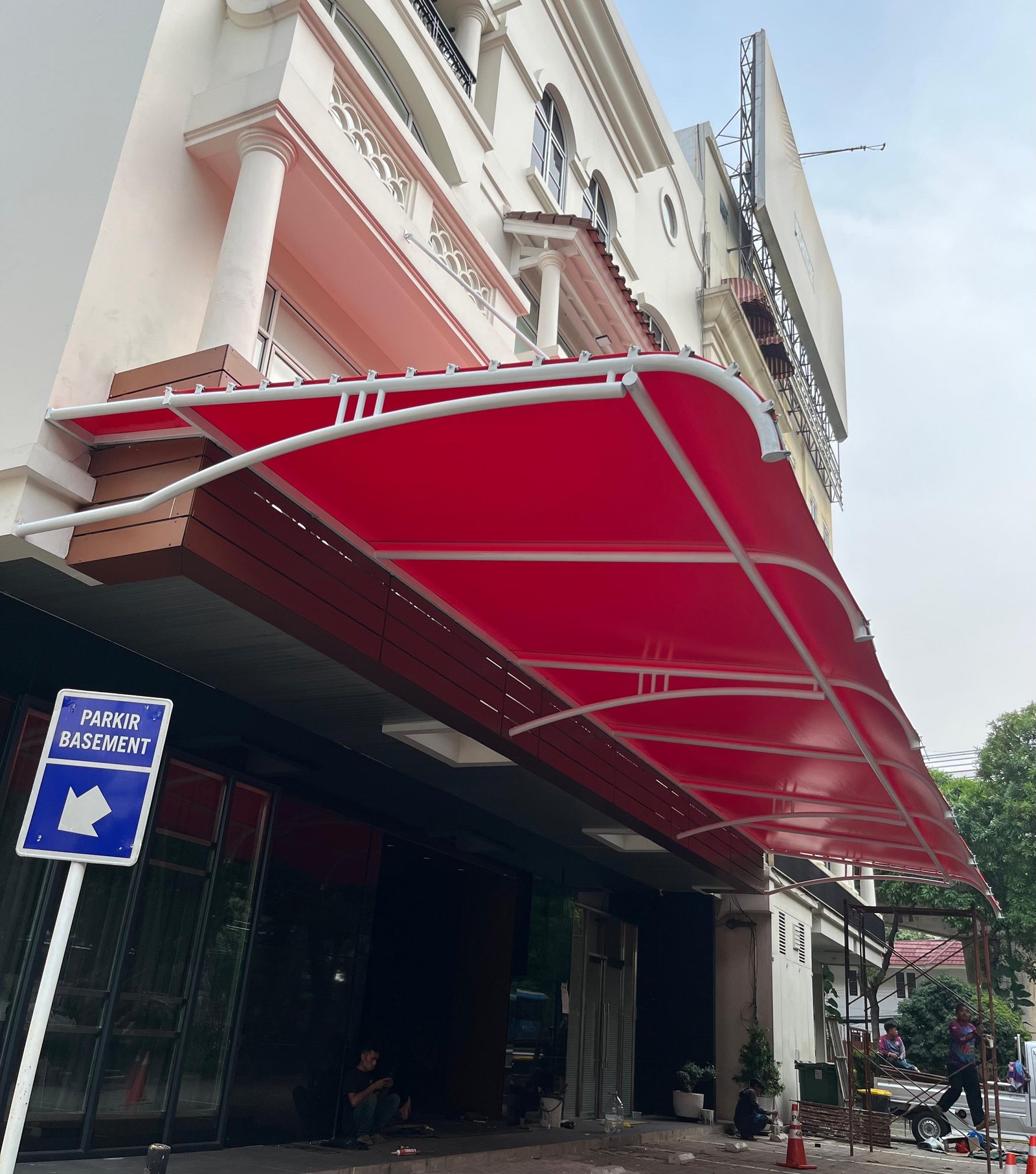 Canopy membrane untuk kafe dan bangunan komersial